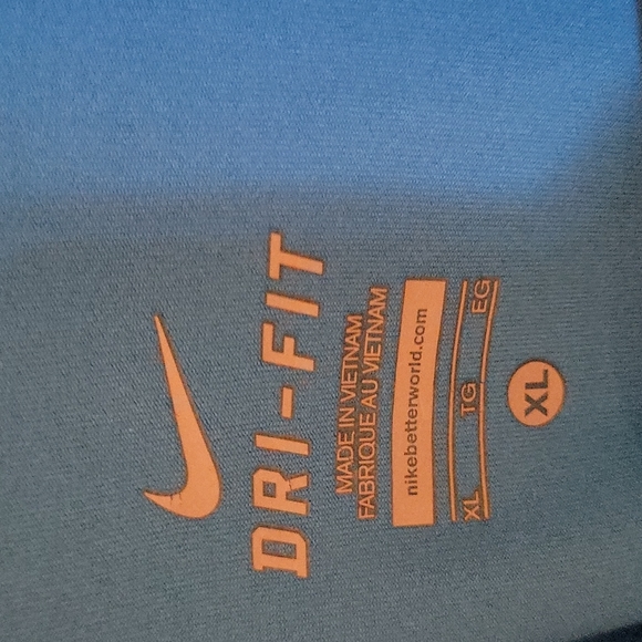 Long sleeve Nike dri fit shirt - Picture 4 of 4
